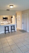 6537 SE Federal Hwy in Stuart, FL - Building Photo