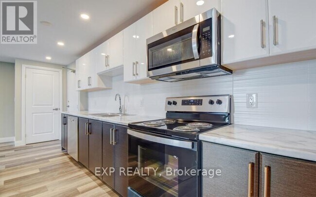 2200 Sherobee Rd in Mississauga, ON - Building Photo - Building Photo