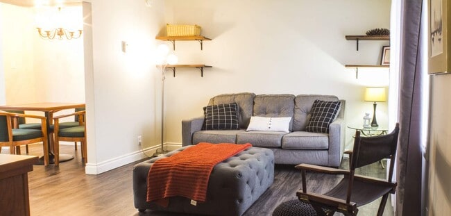 930 Neebing Ave in Thunder Bay, ON - Building Photo - Building Photo