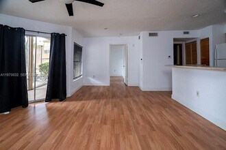 4847 Via Palm Lakes in West Palm Beach, FL - Foto de edificio - Building Photo