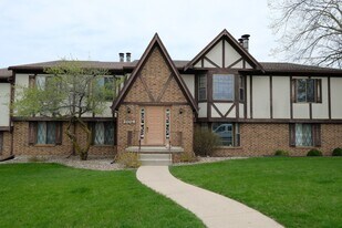 2004 Tracy Dr in Bloomington, IL - Building Photo