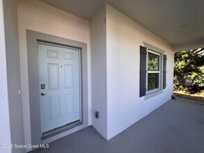 1031 Grapefruit Rd SE in Palm Bay, FL - Building Photo - Building Photo