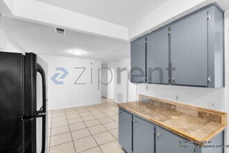 7708 Quinby Way in Sacramento, CA - Building Photo - Building Photo