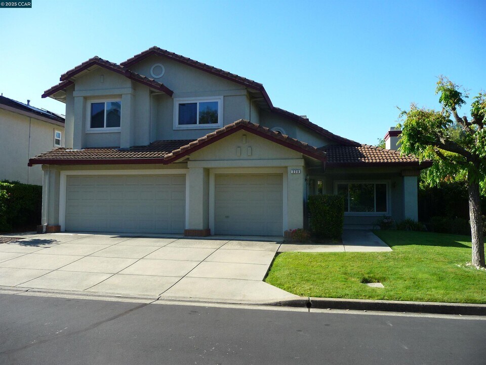 338 Newcastle Ln in Danville, CA - Building Photo