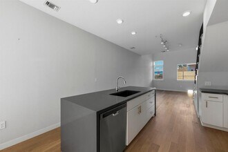 2002 E 7th St in Austin, TX - Building Photo - Building Photo