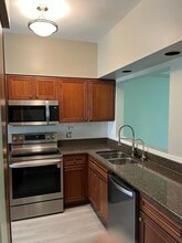 378 White Oak Ln in Lake Barrington, IL - Building Photo - Building Photo