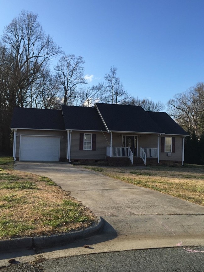 property at 250 Summerpine Pl