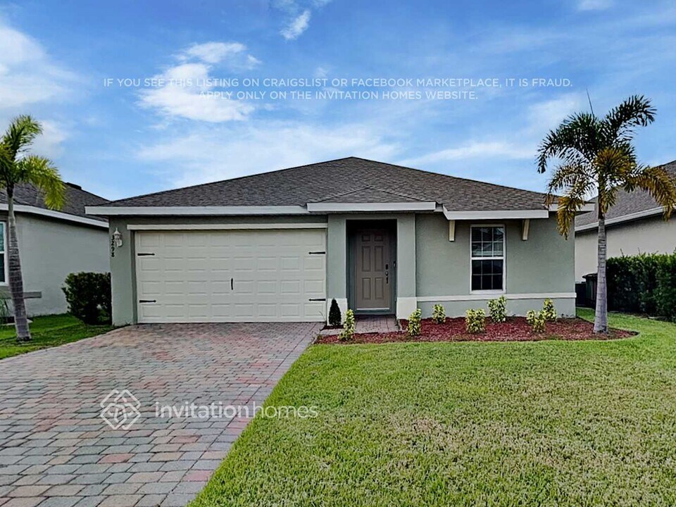 3298 Acapulco Cir in Cape Coral, FL - Building Photo