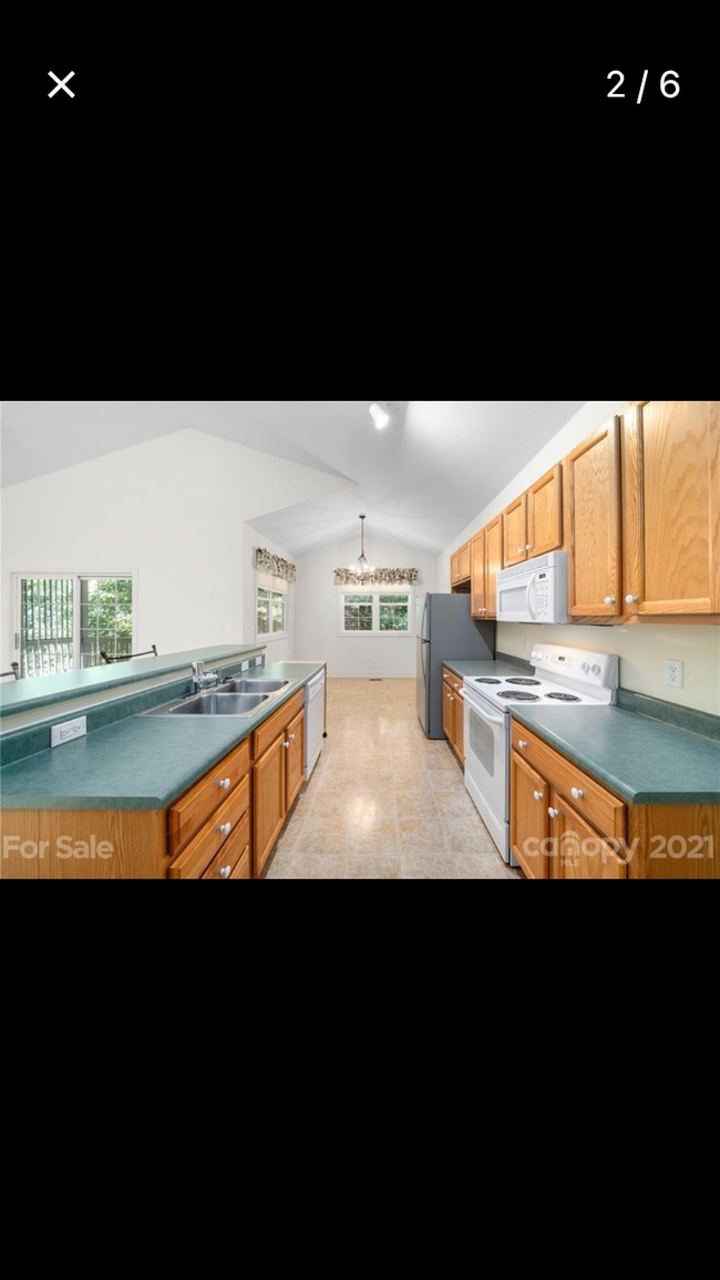 66 Avonlea Ln in Flat Rock, NC - Building Photo - Building Photo