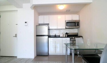 521 W 48th St in New York, NY - Building Photo - Building Photo