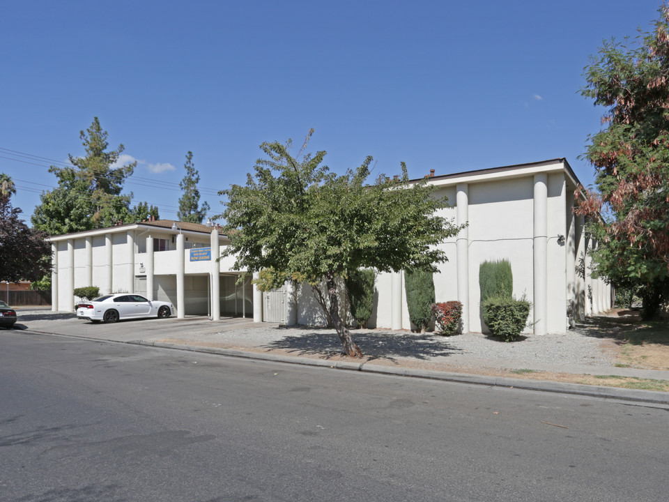 Bulldog Court in Fresno, CA - Building Photo