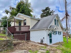 130 Zewe Aly in Duquesne, PA - Building Photo