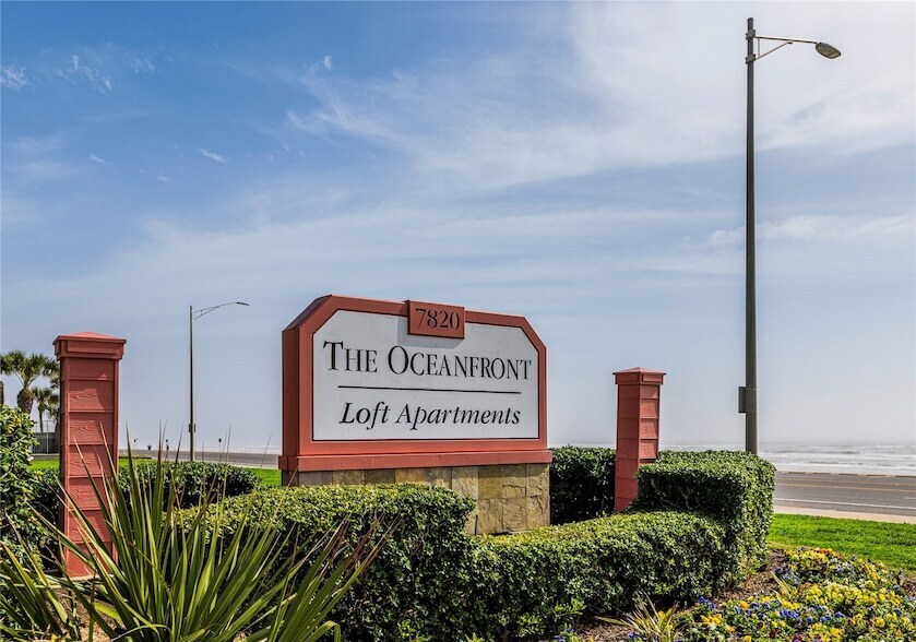 7820 Seawall Blvd, Unit 110 in Galveston, TX - Building Photo