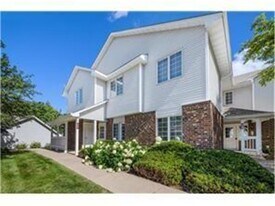 3563 Blue Jay Way in Eagan, MN - Building Photo