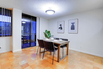 320 23rd St S in Arlington, VA - Foto de edificio - Building Photo