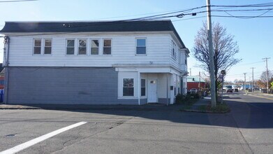 1621 Stratford Ave in Stratford, CT - Building Photo - Building Photo