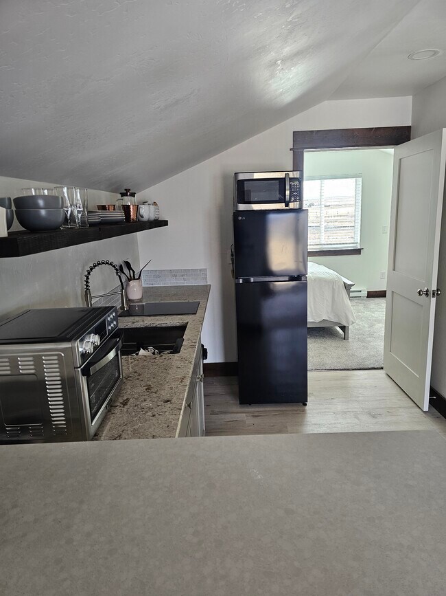 720 Farmall Ln in Manhattan, MT - Foto de edificio - Building Photo