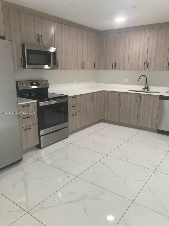 25767 SW 144th Ave in Naranja, FL - Building Photo - Building Photo