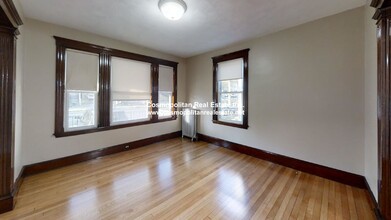 306 Fellsway W, Unit 1 in Medford, MA - Foto de edificio - Building Photo