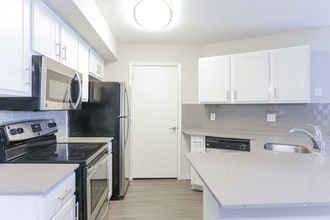 Centro at Davie Apartments in Davie, FL - Foto de edificio - Interior Photo