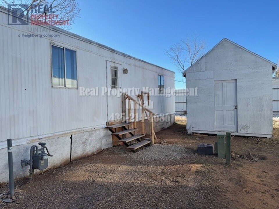 5 W King St in Altamont, UT - Building Photo
