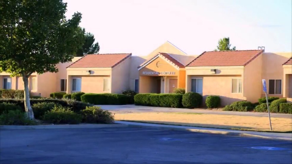 Mayflower Gardens Apartments Lancaster, CA Apartments For Rent
