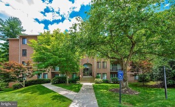 11305 Commonwealth Dr in Rockville, MD - Building Photo - Building Photo