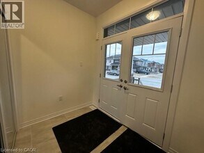 74 Witteveen Dr in Brantford, ON - Building Photo - Building Photo