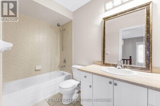 102 Everingham Cir in Brampton, ON - Building Photo - Building Photo