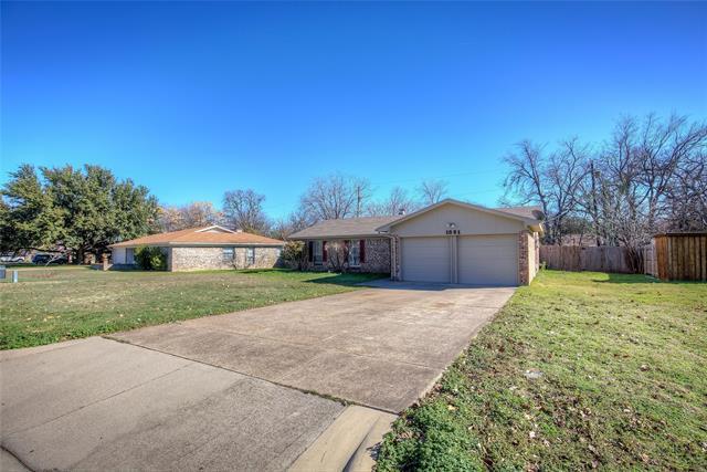 1001 Timberline Dr in Benbrook, TX - Building Photo - Building Photo