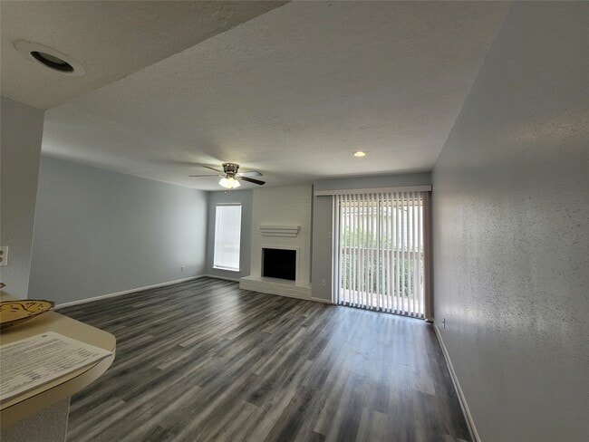 property at 3919 Fairmont Pkwy