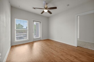 Urban Oaks in Austin, TX - Foto de edificio - Building Photo