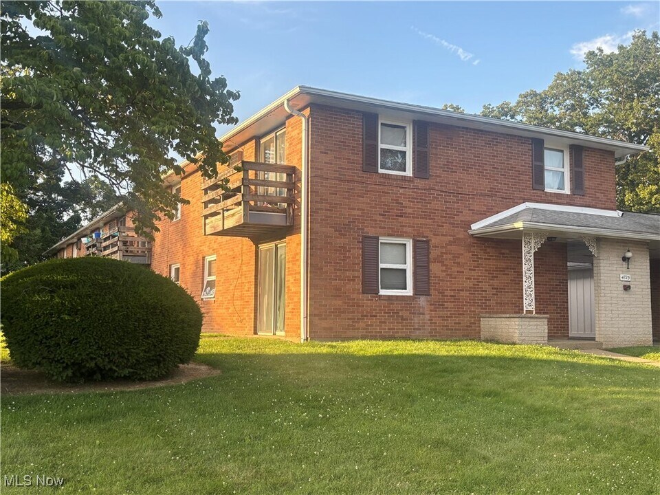 4725 20th St NW in Canton, OH - Foto de edificio