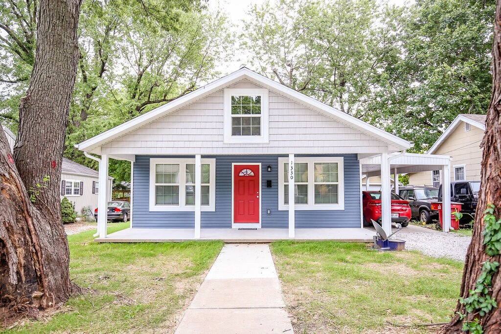 1330 S Pennsylvania Ave in Springfield, MO - Building Photo