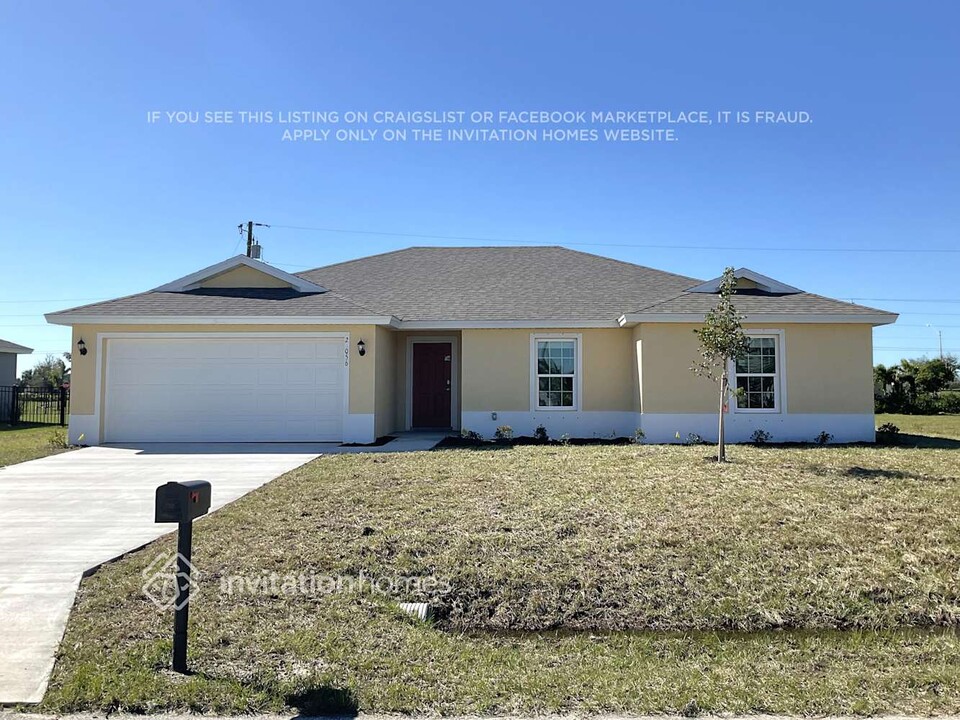 25056 Estrada Cir in Punta Gorda, FL - Building Photo