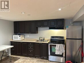 45 River Rd in Mississauga, ON - Building Photo - Building Photo