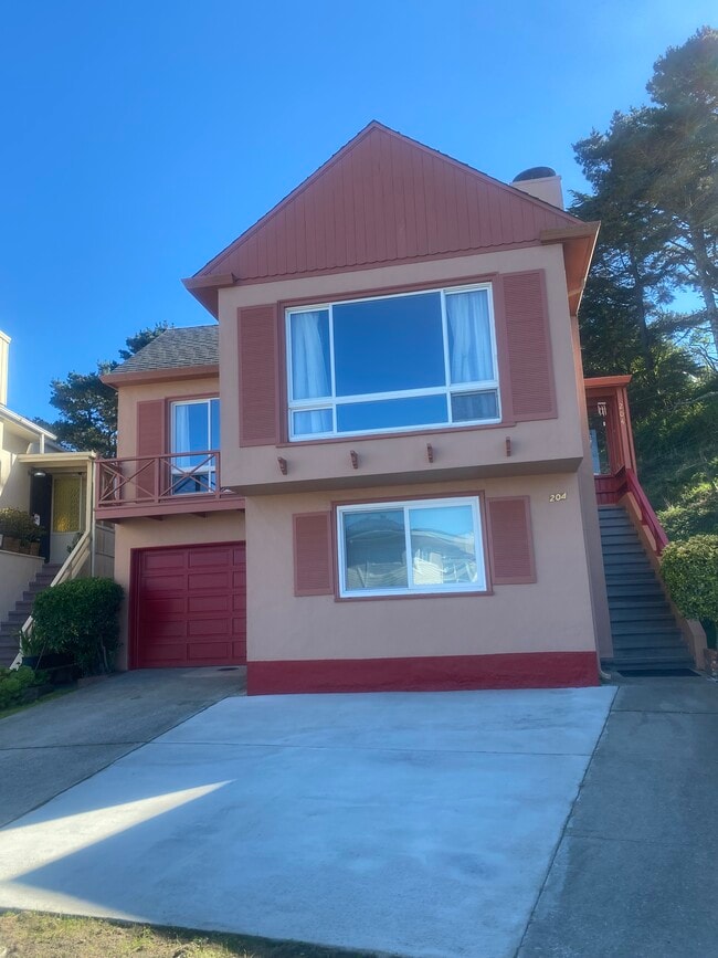 property at 204 Palisades Dr