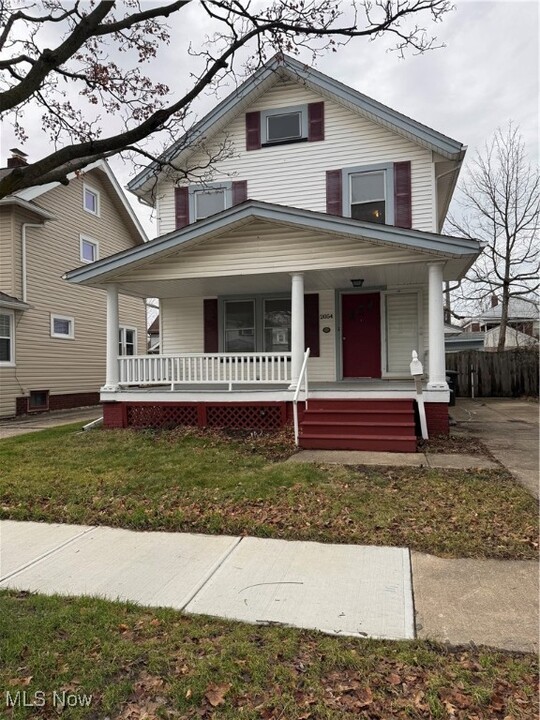 2054 Elmwood Ave in Lakewood, OH - Building Photo