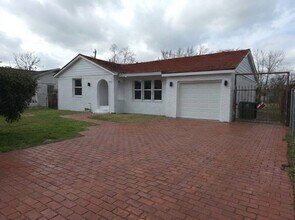 4607 Englewood St in Houston, TX - Foto de edificio - Building Photo