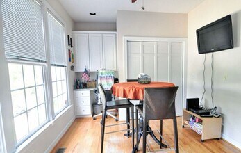 202 Greenview Dr in Chapel Hill, NC - Building Photo - Building Photo