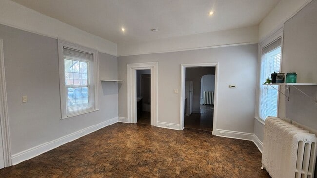 270 Carlton St in St Catharines, ON - Building Photo - Building Photo