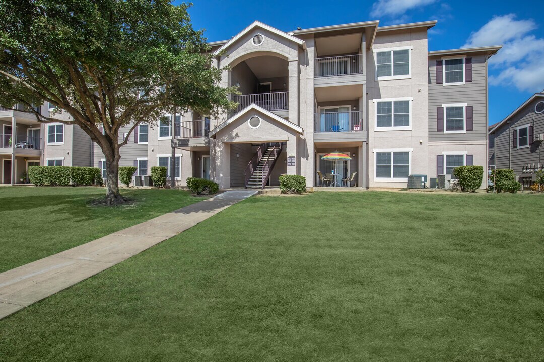 Avonmora Apartments in Austin, TX - Foto de edificio