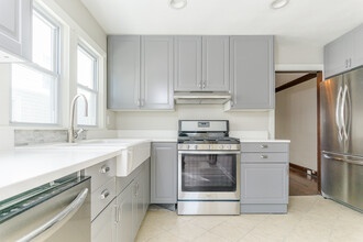 17213 Clifton Blvd, Unit 2nd Floor in Lakewood, OH - Building Photo - Building Photo