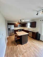 4017 Cadence Dr in Spring Hill, TN - Foto de edificio - Building Photo
