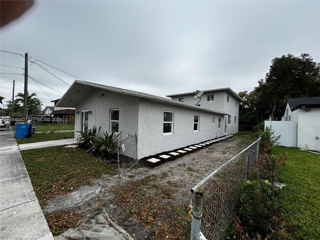 4429 SW 21st St in West Park, FL - Building Photo - Building Photo