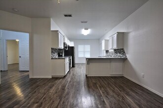 1327 94th St in Lubbock, TX - Foto de edificio - Building Photo