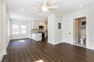 12 N Willow St in Montclair, NJ - Building Photo - Building Photo