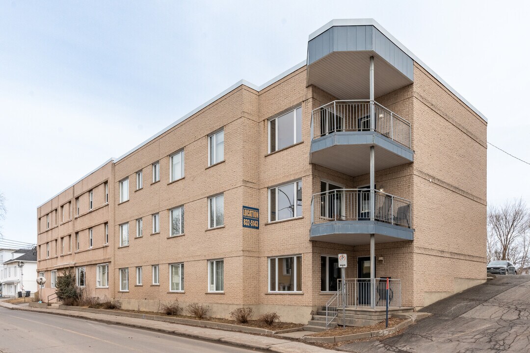 2441 De Charny Ch in Lévis, QC - Building Photo