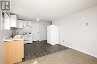 42 Tecumseh Ave in Oshawa, ON - Building Photo - Building Photo