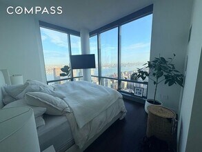 200 W 67th St in New York, NY - Foto de edificio - Building Photo